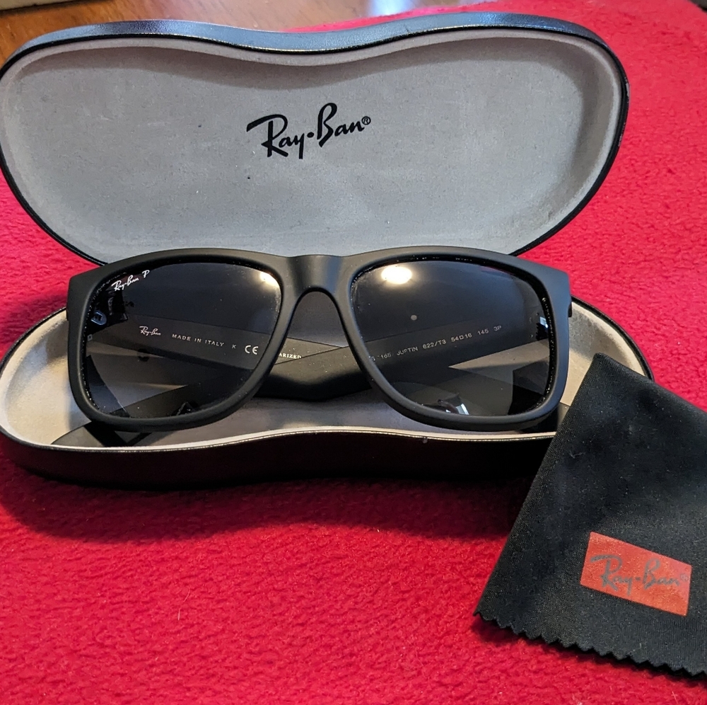 Black Ray-Ban Classic Justin Polarized Sunglasses with Case and Cleaning Cloth